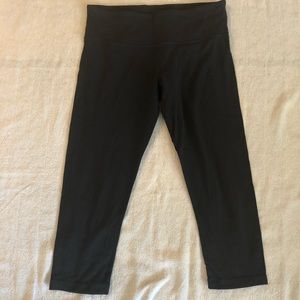 Black lululemon size 8 cropped yoga pants